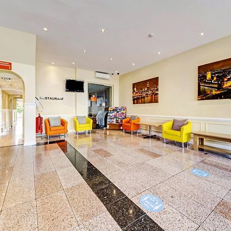 Oyo Bostons Manor Hotel, Hanwell London Гринфорд Экстерьер фото