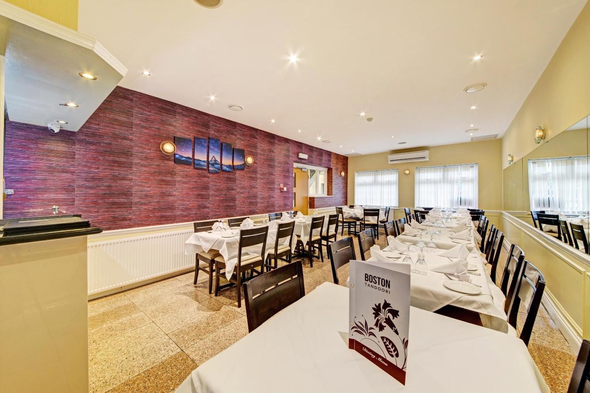 Oyo Bostons Manor Hotel, Hanwell London Гринфорд Экстерьер фото