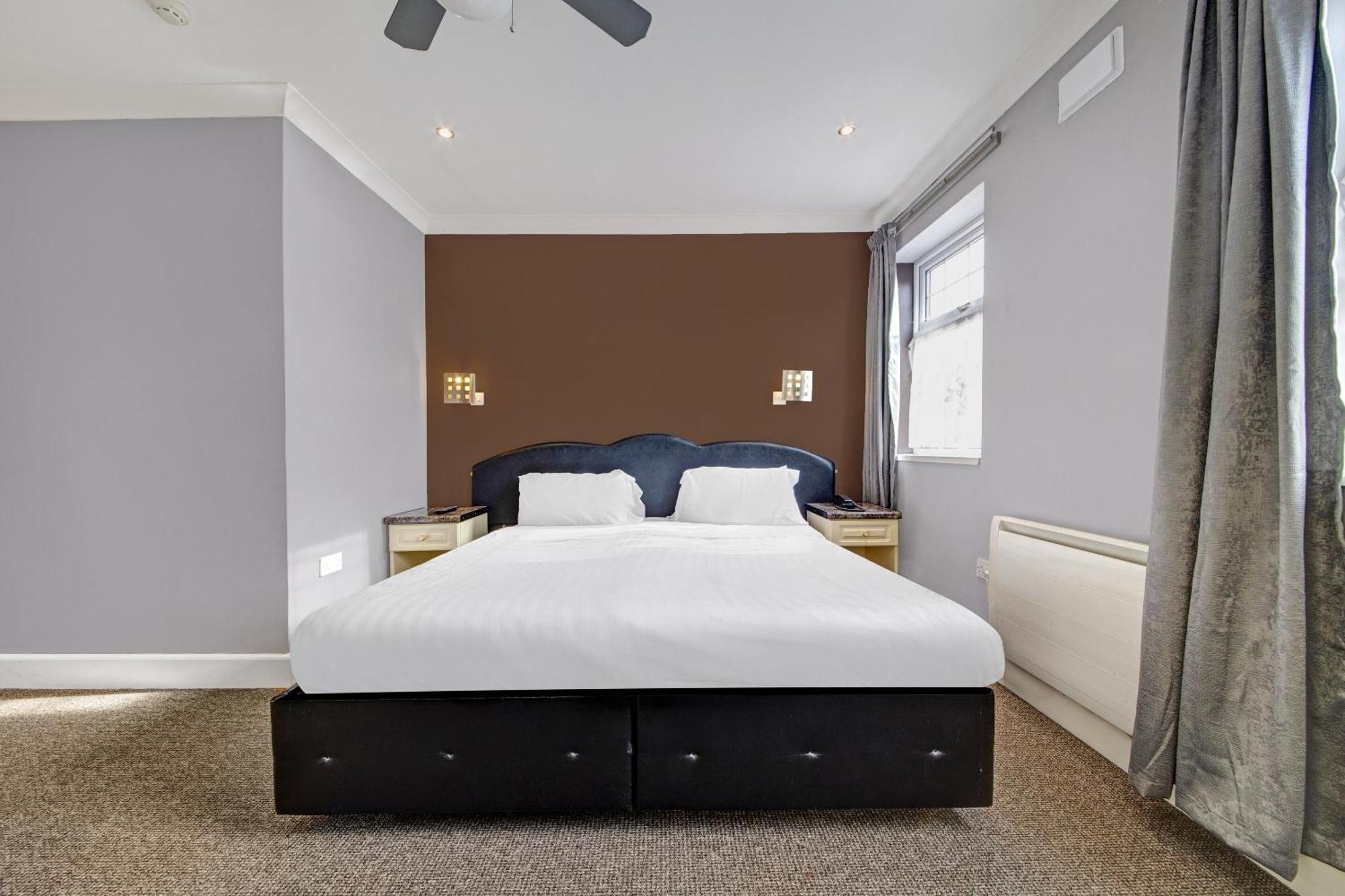 Oyo Bostons Manor Hotel, Hanwell London Гринфорд Экстерьер фото