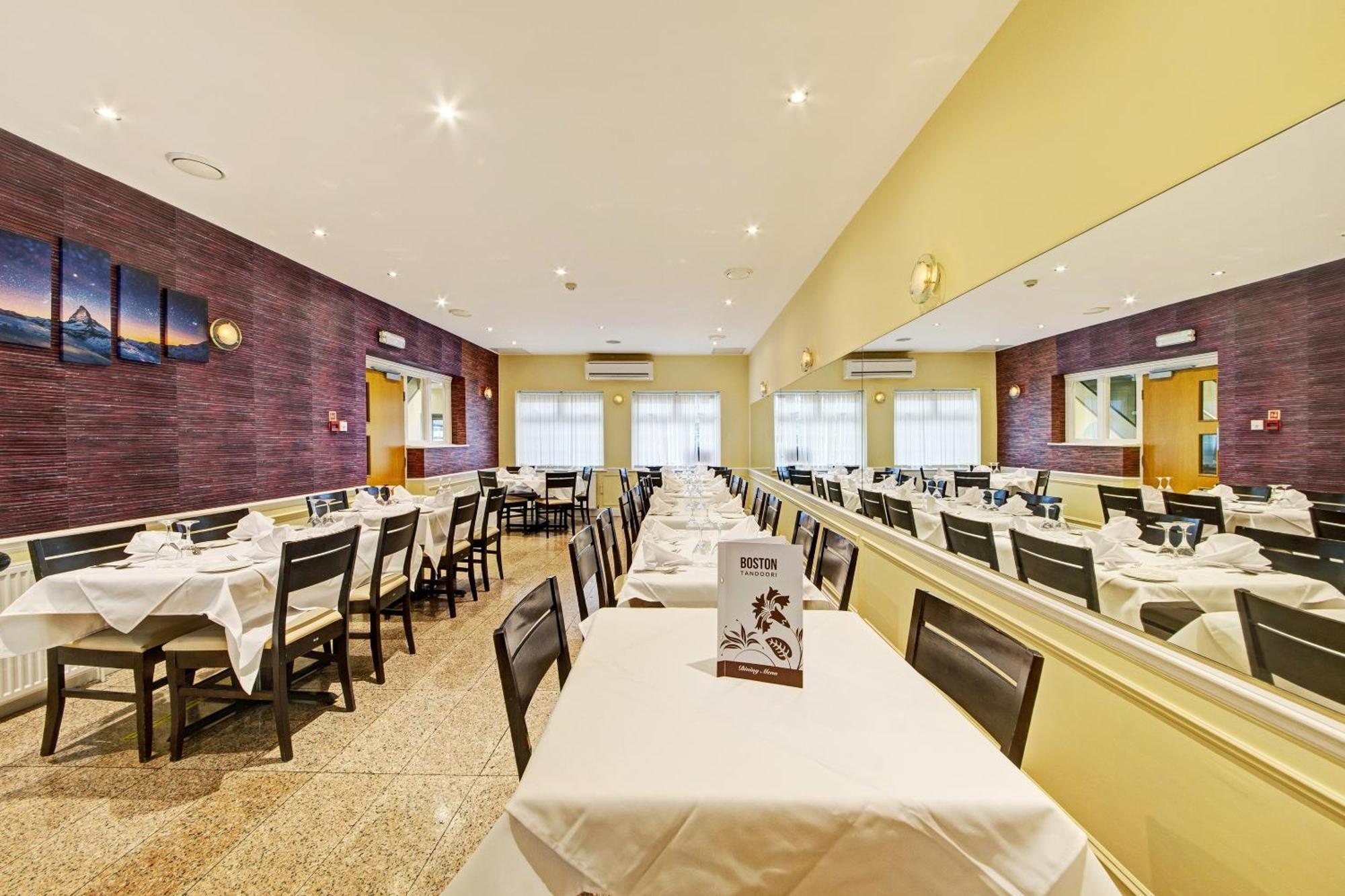 Oyo Bostons Manor Hotel, Hanwell London Гринфорд Экстерьер фото