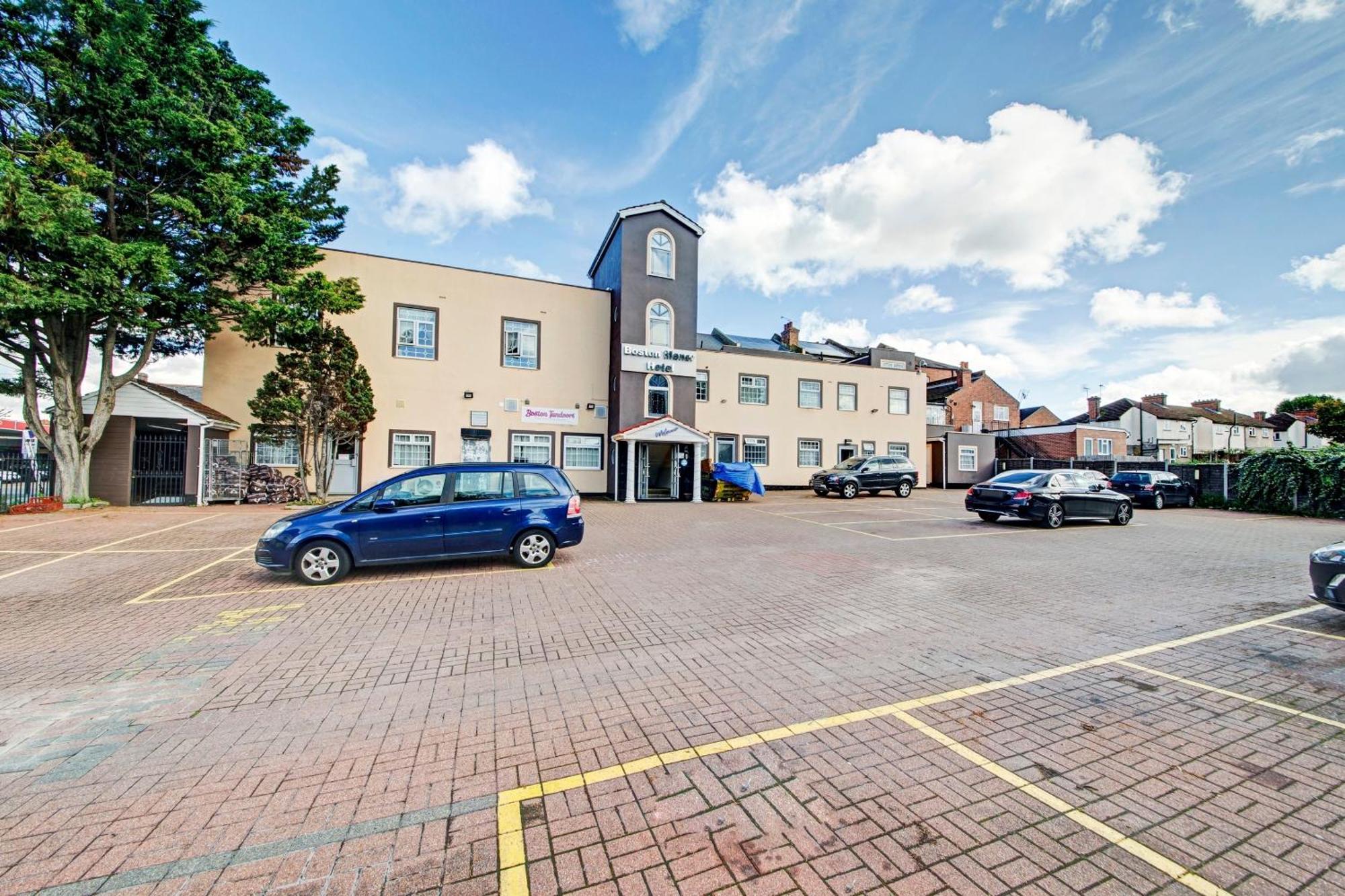 Oyo Bostons Manor Hotel, Hanwell London Гринфорд Экстерьер фото