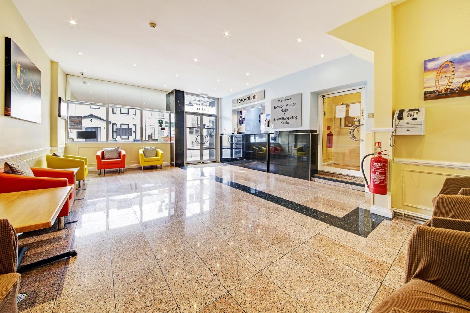 Oyo Bostons Manor Hotel, Hanwell London Гринфорд Экстерьер фото