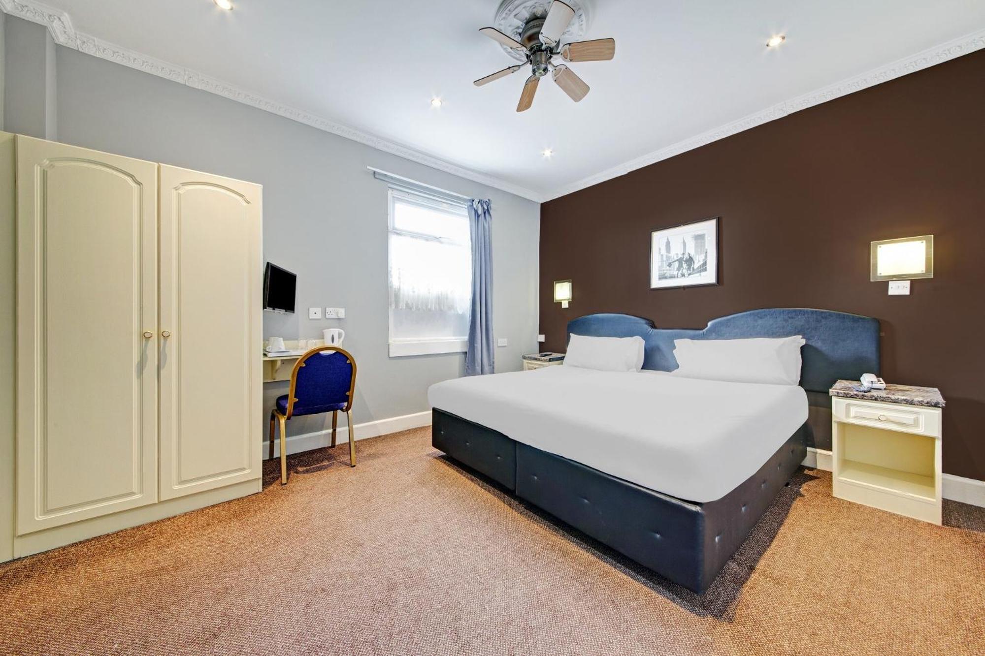 Oyo Bostons Manor Hotel, Hanwell London Гринфорд Экстерьер фото